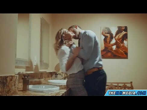 ❤️ Ko vas prsata blondinka zapelje na javnem stranišču ❌ Fucking video na sl.com-fullporner.ru ❤